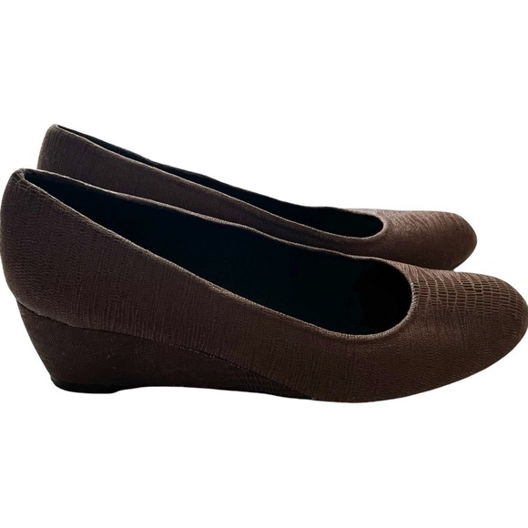 STUART WEITZMAN Sojourn Goosebump Wedge Pump SZ 11 - Picture 1 of 5